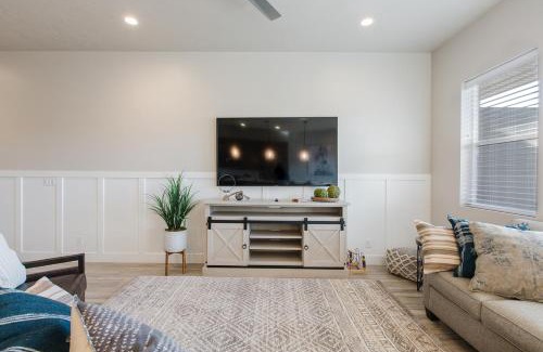Santa Clara House | Ocotillo Springs 26 Endless Summer Pool Side Retreat