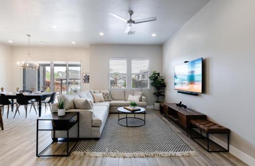 Santa Clara House | Ocotillo Springs 27 Southern Utah Adventure Paddle Boards, Kayaks, Home Gym, Community Pool and Splash Pad