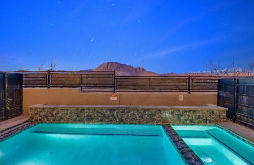 Santa Clara House | Ocotillo Springs 32 l Sleeps 33, 6 Bedrooms with Private Pool and Hot Tub