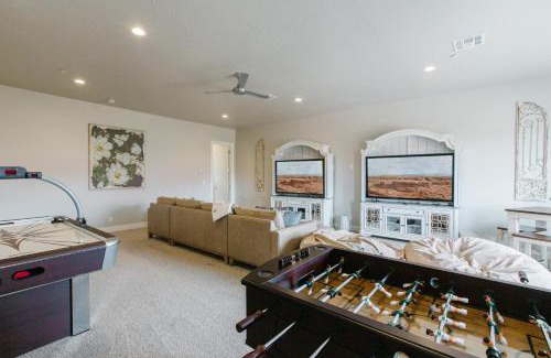 Santa Clara House | Ocotillo Springs 32 l Sleeps 33, 6 Bedrooms with Private Pool and Hot Tub