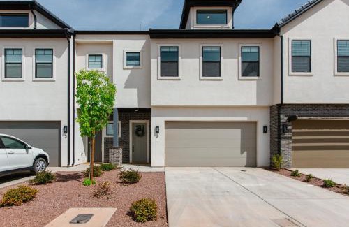 Santa Clara House | Ocotillo Springs 4 Ping Pong Table, X Box One, and close access to the Community Pool