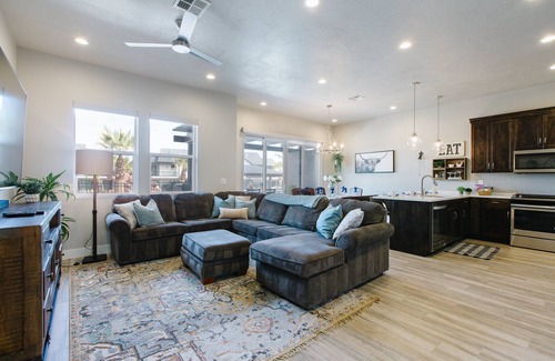 Ivins House | Ocotillo springs Resort 4 | Ping Pong Table, X-Box One, and Close Access to Community pool
