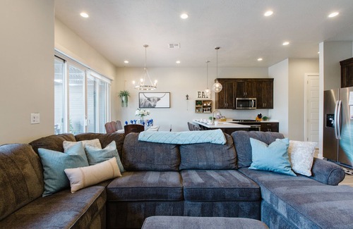 Ivins House | Ocotillo springs Resort 4 | Ping Pong Table, X-Box One, and Close Access to Community pool