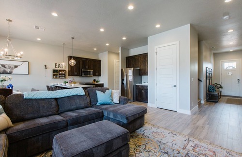 Ivins House | Ocotillo springs Resort 4 | Ping Pong Table, X-Box One, and Close Access to Community pool