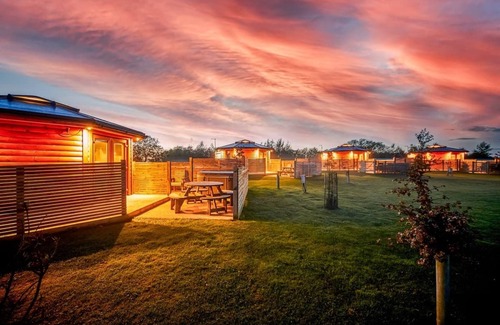Fitling Ski Chalet | Octi-Lodge Mini Spa Pet