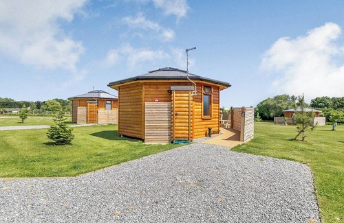Fitling Ski Chalet | Octi-Lodge Mini Spa Pet