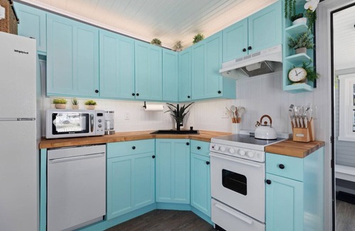 Villas Cottage | Octopus Cottage: Hot Tub | Kayaks | Fire Pit
