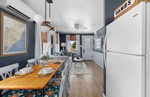 Villas Cottage | Octopus Cottage: Hot Tub | Kayaks | Fire Pit