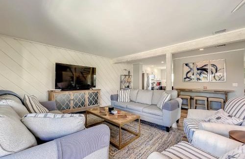 Sea Dunes Apartment | Octopus Garden A Luxurious Townhome Overlooking Pool Ocean Views