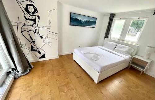 Oeiras House | Oeiras Beach Private Room 9 - Double Bedroom with Private Bathroom & Terrace