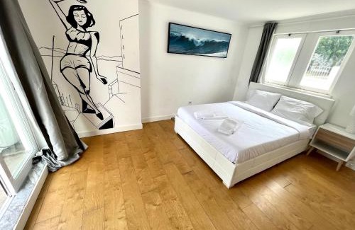 Oeiras House | Oeiras Beach Private Room 9 - Double Bedroom with Private Bathroom & Terrace
