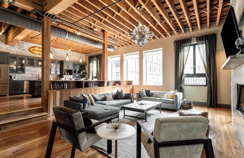 Downtown Nashville Condo | ❤️ of Downtown- 4 BR Walk to Everything! Producers Loft- Printers Alley Lofts