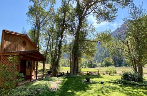 Basalt Cabin | ❤️ of the Frying Pan River - Fly Fish Private Water