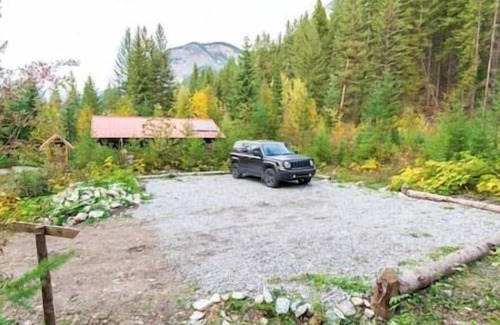 Blaeberry Cabin | Off-Grid Cabin with private waterfalls