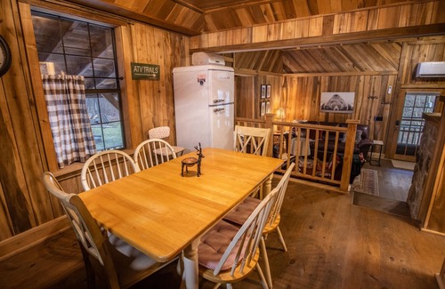 Ansted Cabin | OFF GRID GETAWAY! BRING ATV.Mountain cabin close to New River Gorge.