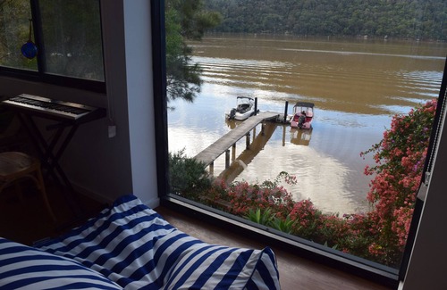 Sydney House | Off grid river house at Beauty Point - instant relaxation - boat access only