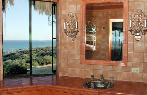 Vinorama Villa | Off-the-grid living in a beautiful secluded setting.