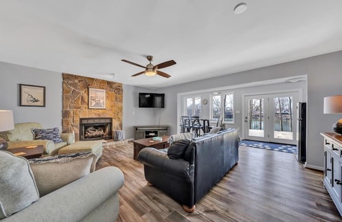 Westlake Corner House | Off The Grid - Waterfront
