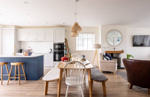 Rhosneigr House | Off the Hook - A 3 bed, pet-friendly Anglesey holiday home