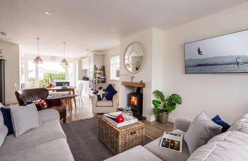 Rhosneigr House | Off the Hook - A 3 bed, pet-friendly Anglesey holiday home