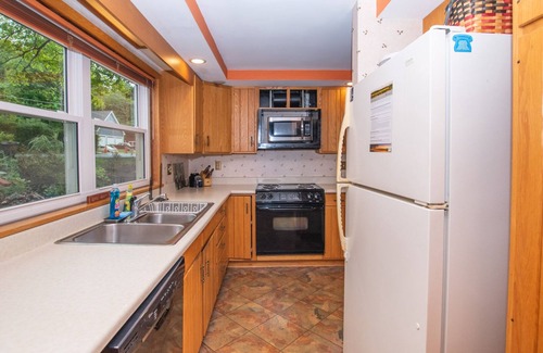 Livonia Center House | Off The Hook: Beautiful Sunset Views on Conesus Lake!