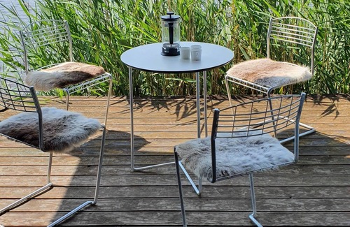 Unnaryd House | Off to the north - Bright loft in southern Sweden right on the water for 2-4 people