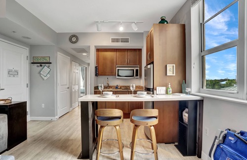 Boynton Beach Condo | OH-SO-MUCH-BETTER-THAN-A-HOTEL! ASK FOR 2-WEEK DEAL! -ONLY 1,200!