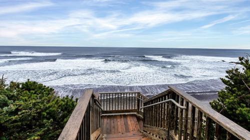 Nelscott House | Ohana Beach Park - Hot Tub, Billiards, Fire Pit & Beach Access