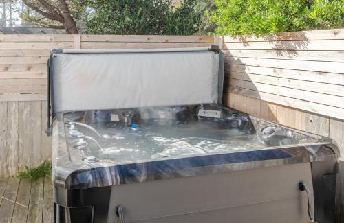 Nelscott House | Ohana Beach Park - Hot Tub, Billiards, Fire Pit & Beach Access