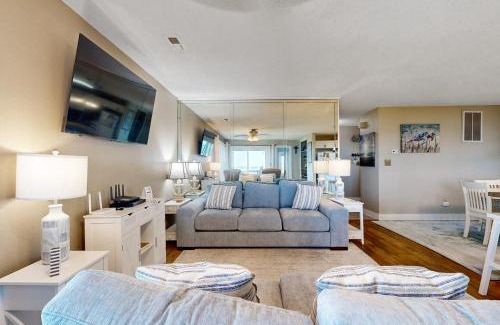 Avon Apartment | Ohana's Blue Moon #2-IC