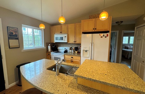 Piney Island House | Ohana Sunrise - VERY NICE 3BR, Close to the beach - Linens & Towels provided