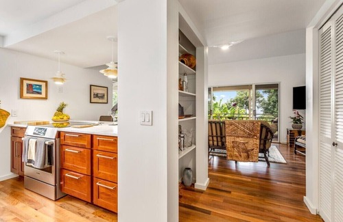 Honaunau-Napoopoo Cottage | Ohia Cottage: Your Coastal Retreat near Napoopoo Beach