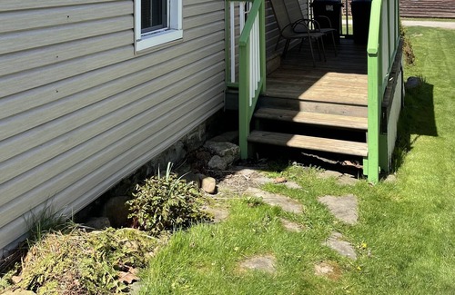 Confluence Cottage | Ohiopyle 3 bedroom, 4 bath, jacuzzi tub -walk and bike to all from family home h
