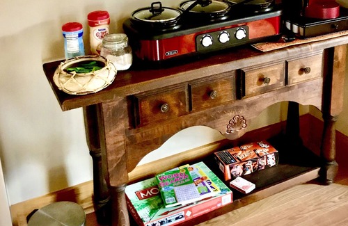 Confluence Cottage | Ohiopyle 3 bedroom, 4 bath, jacuzzi tub -walk and bike to all from family home h
