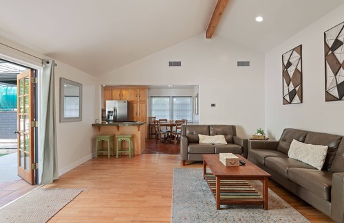Ojai House | Ojai East End Countryside Retreat with Outside Jacuzzi and EV TESLA Charger
