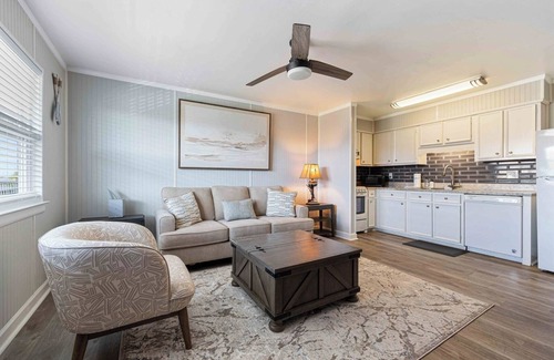 Fort Walton Beach Condo | Okaloosa Island Escape | Gulf Peek Walk to Beach