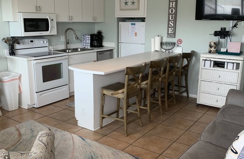 Fort Walton Beach Condo | Okaloosa Island Beach Getaway Nestled Between Destin Harbor & Downtown Ft Walton