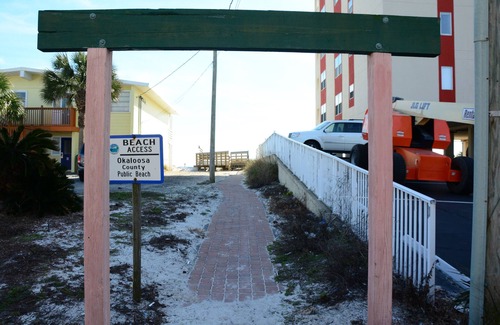 Fort Walton Beach Condo | Okaloosa Island Beach Getaway Nestled Between Destin Harbor & Downtown Ft Walton