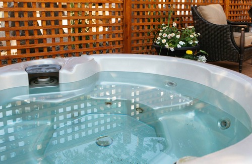 West Kelowna Estates House | Okanagan Getaway - pool, hottub, central location
