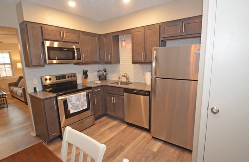 Central Oklahoma City Condo | OKC condo with king bed and balcony