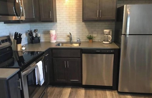Central Oklahoma City Condo | OKC condo with king bed and balcony