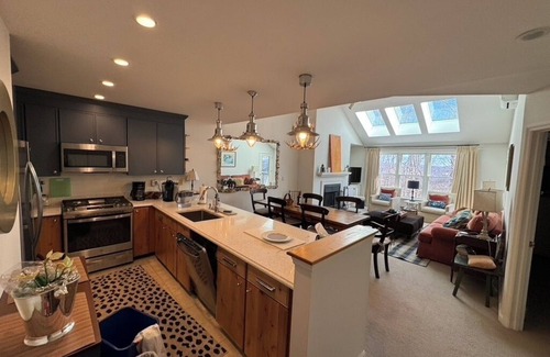 Ludlow Condo | Okemo Winterplace - Ski home for lunch-Sleeps 12 people 4Br 2BA slopeside