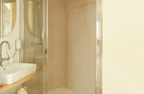 Quartier du Pont-de-Flandre Hotel | OKKO Hotels Paris Rosa Parks