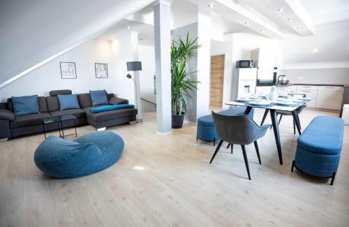 Monikaviertel Apartment | Oktoberfest-Special CASA 8070 Exklusive Maisonette 91 qm 4 Zimmer 1-9 Personen in Ingolstadt nähe A9, inklusive Parkplatz am Haus, Netflix, Kaffee, Tee, 24-h self-check-in, ideal für Gruppen, Familien und Geschäftsreisende