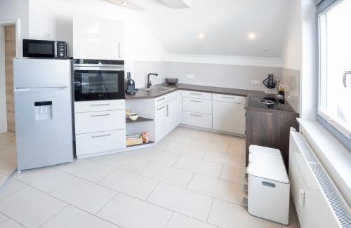 Monikaviertel Apartment | Oktoberfest-Special CASA 8070 Exklusive Maisonette 91 qm 4 Zimmer 1-9 Personen in Ingolstadt nähe A9, inklusive Parkplatz am Haus, Netflix, Kaffee, Tee, 24-h self-check-in, ideal für Gruppen, Familien und Geschäftsreisende