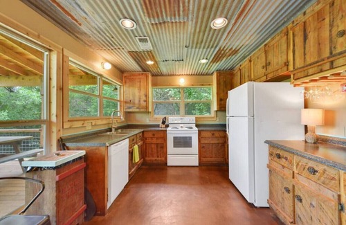 Canyon Lake Cottage | Ol' Greengo on the Horseshoe - Guadalupe Riverfront