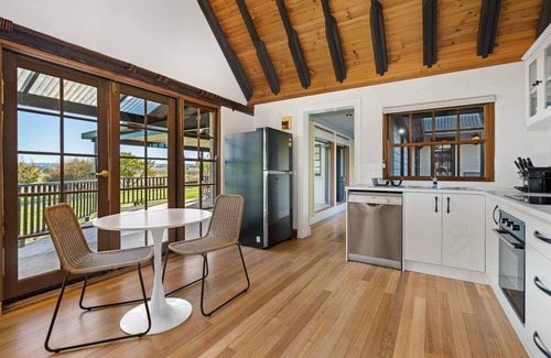 Eglinton House | 'Old Alloway'- 7 Bedrooms/Sleeps 17 -9mins to CBD