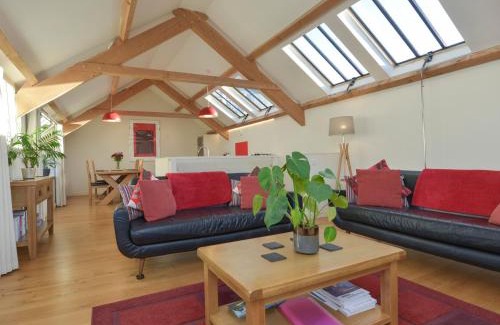 Ashburton House | Old Armoury Barn