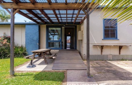 Old Bar House | Old Bar Cottage, TOP NOTCH