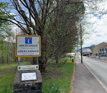Pentrebach Apartment | Old Canal-Side Cottage Taff Trail Merthyr Tydfil